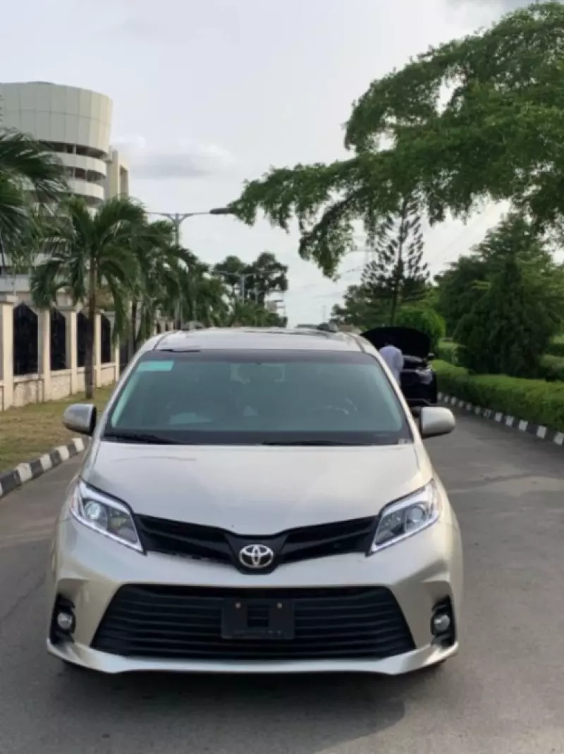 Toyota Sienna   - 2023