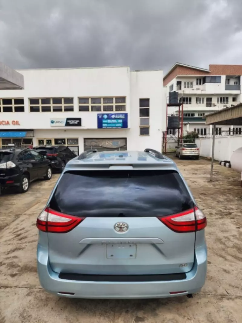 TOYOTA Sienna   - 2015