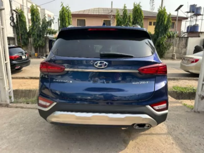 Hyundai Santa Fe   - 2019