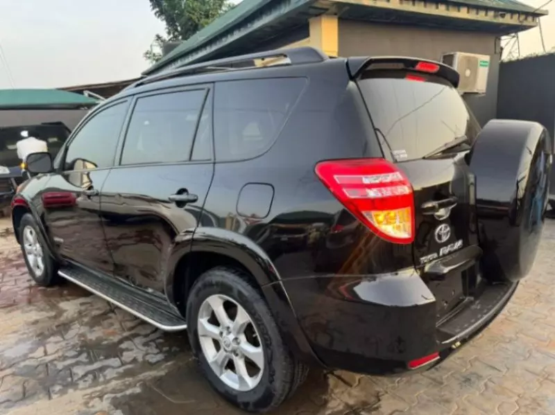 Toyota RAV4   - 2010