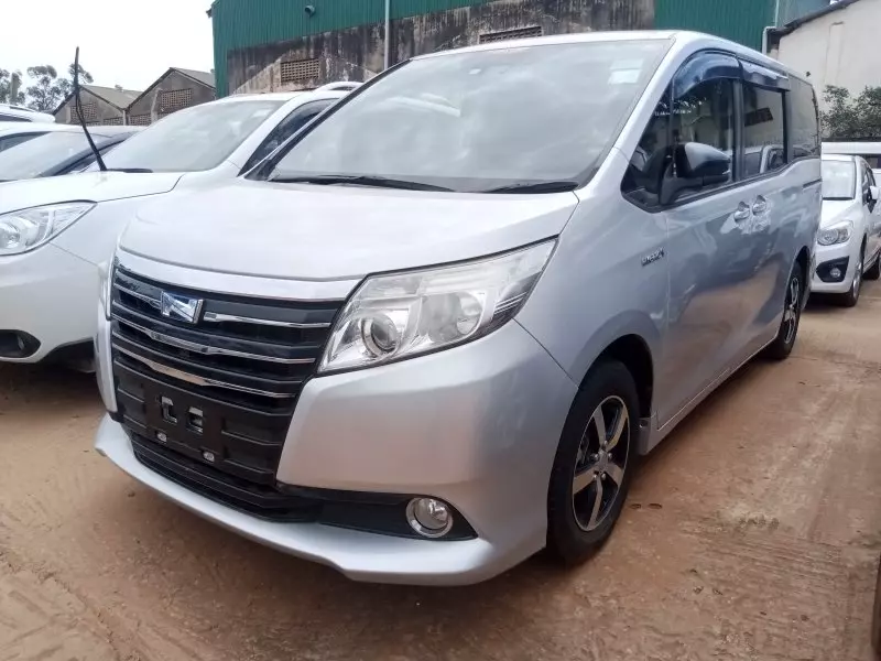 Toyota Noah Hybrid   - 2015