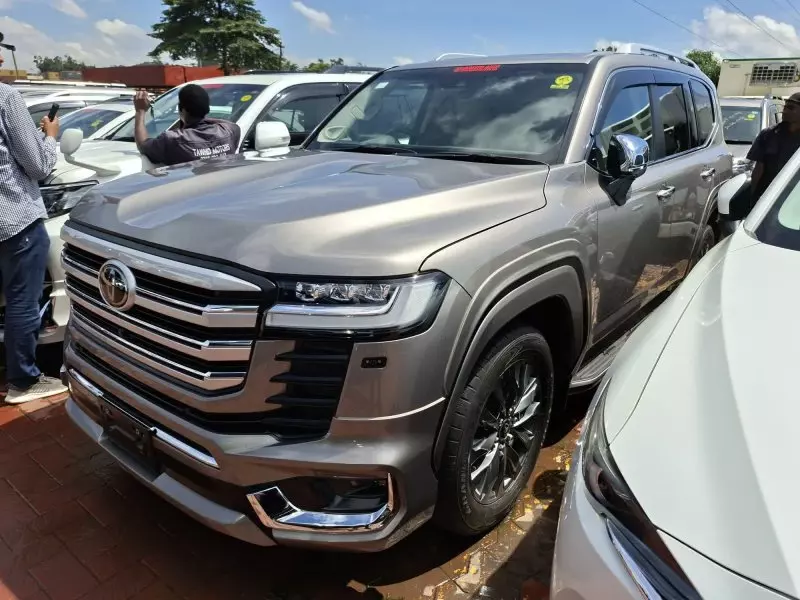 Toyota Landcruiser ZX   - 2023