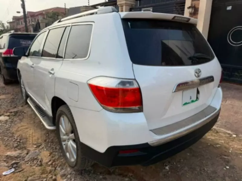 TOYOTA Highlander   - 2011