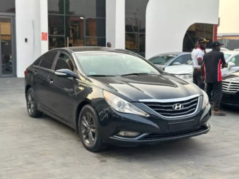 Hyundai Sonata   - 2011