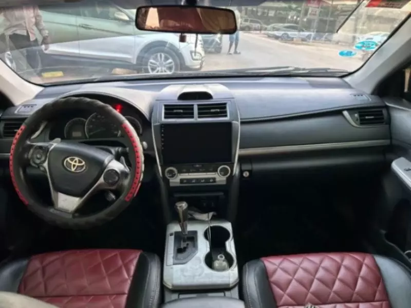 Toyota Camry   - 2012