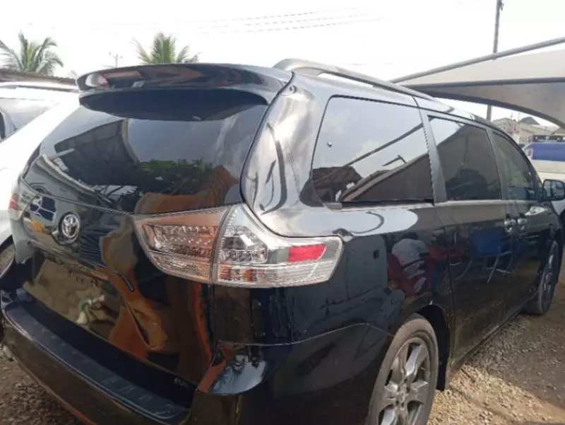 Toyota Sienna   - 2017