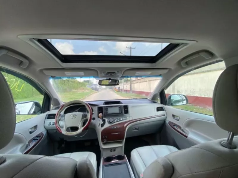 Toyota Sienna   - 2013