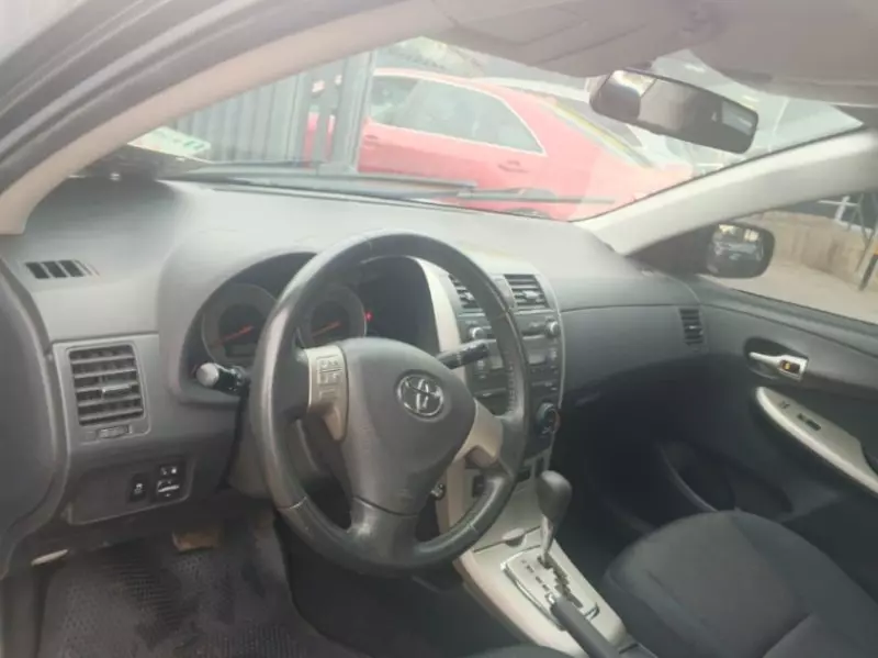 TOYOTA Corolla - 2010