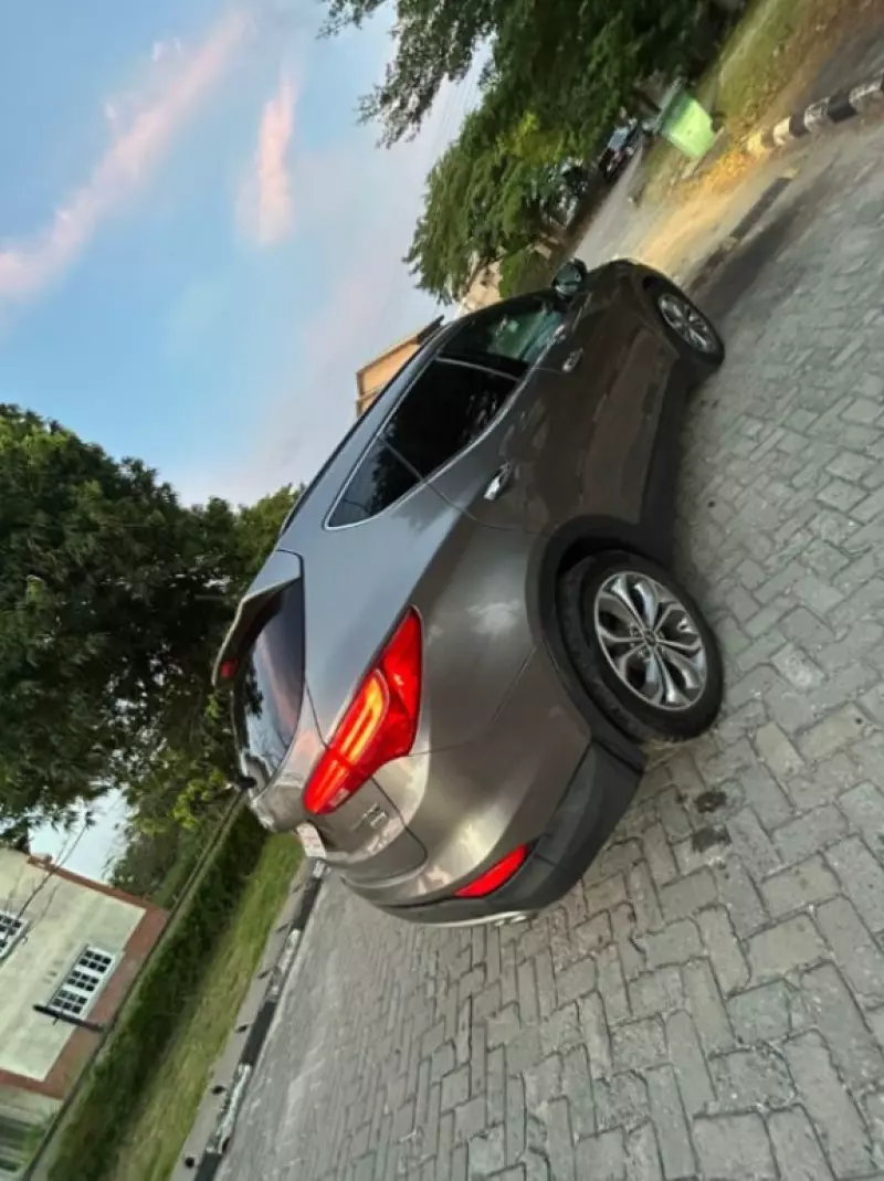 Hyundai Santa Fe   - 2014