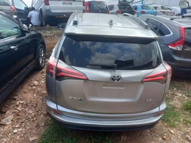 Toyota RAV 4   - 2018
