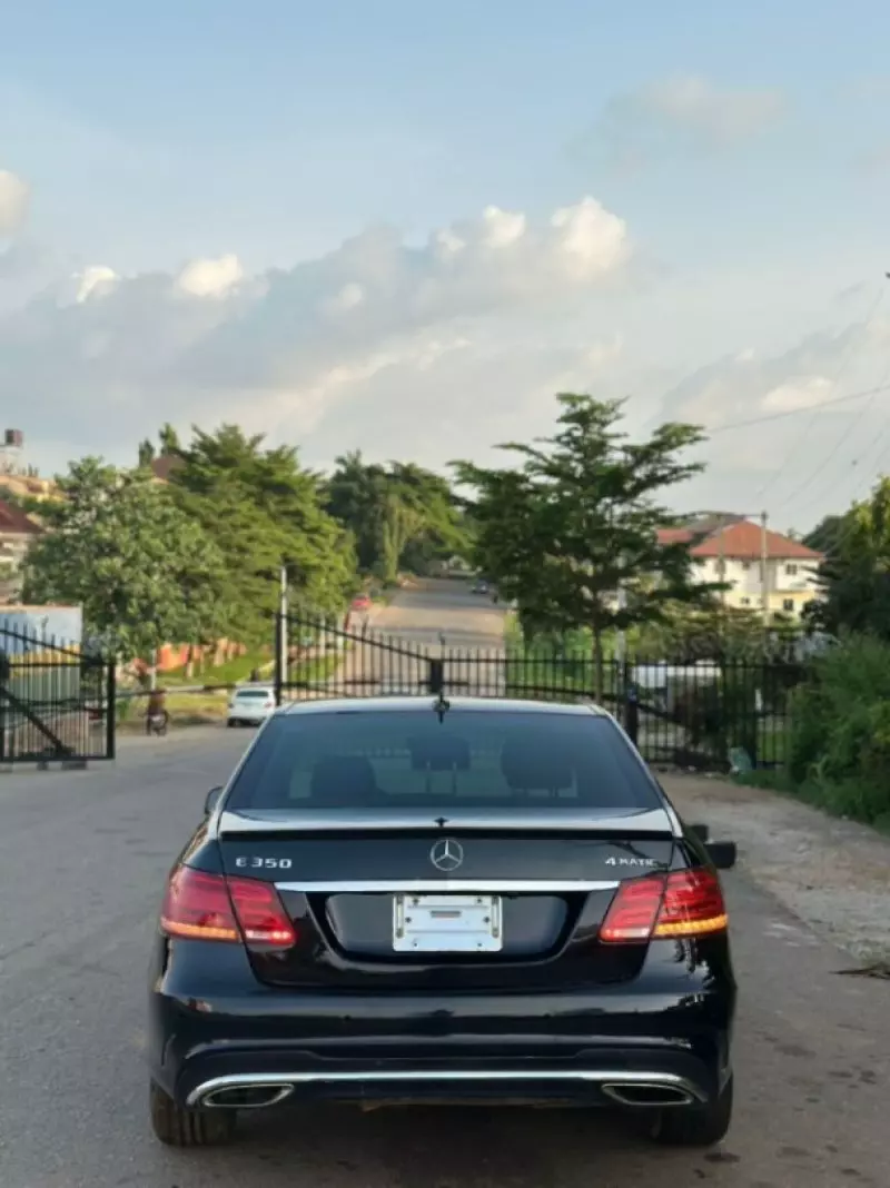 Mercedes-Benz E-Class   - 2010