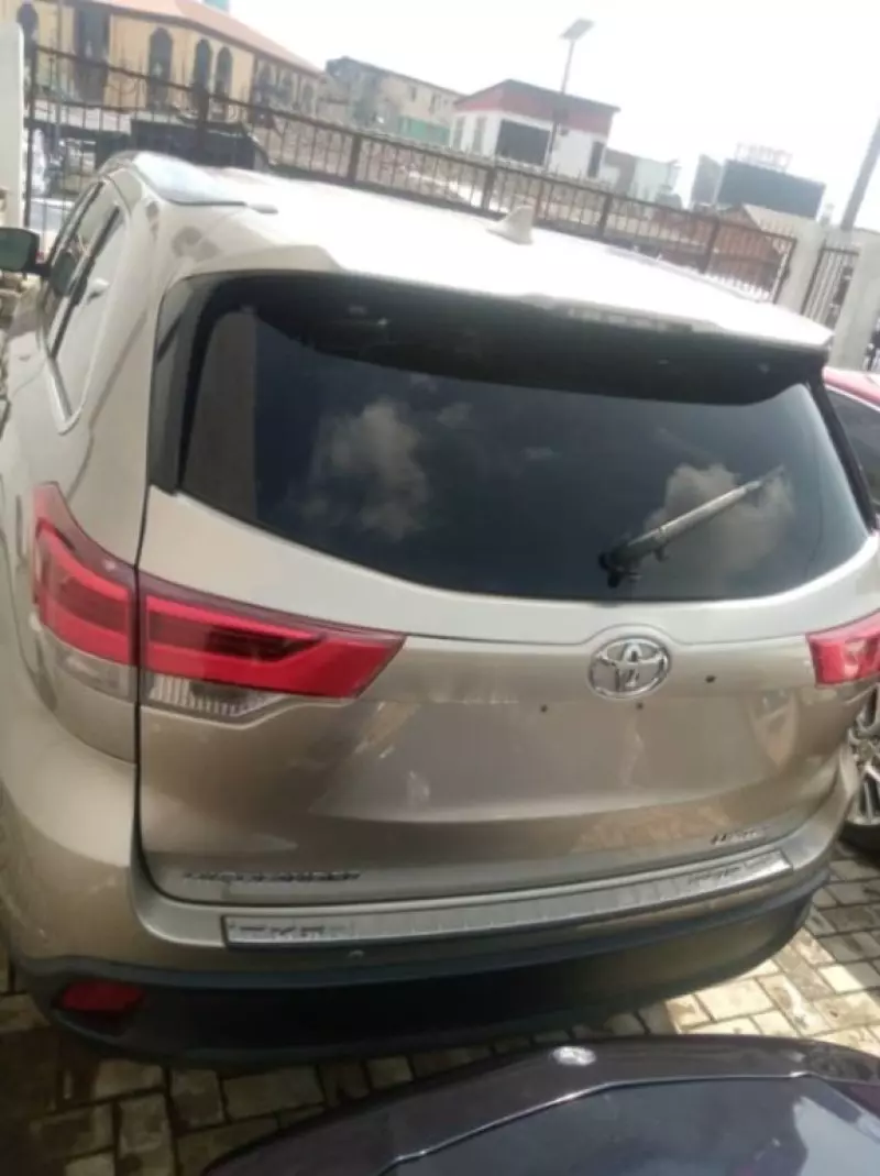 Toyota Highlander   - 2014