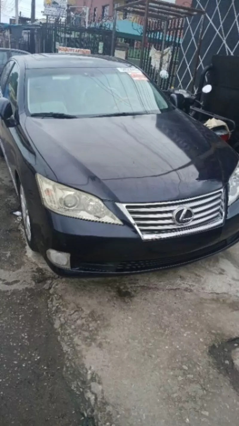 Lexus ES   - 2010