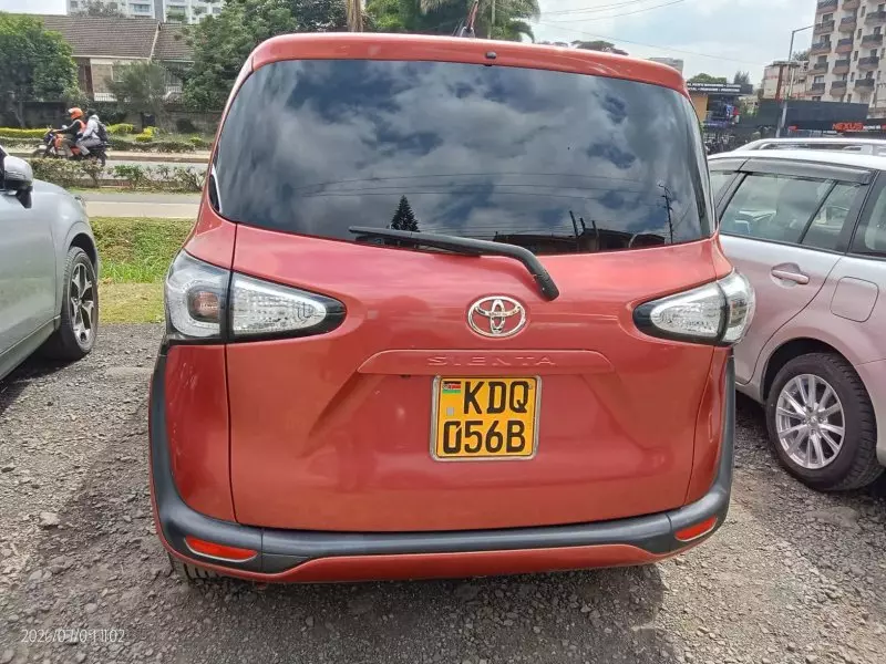 TOYOTA Sienta - 2016