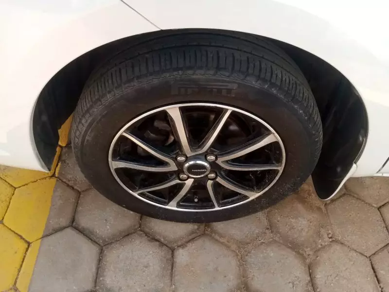 Toyota Sienta   - 2012