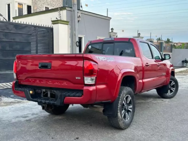 TOYOTA Tacoma   - 2015