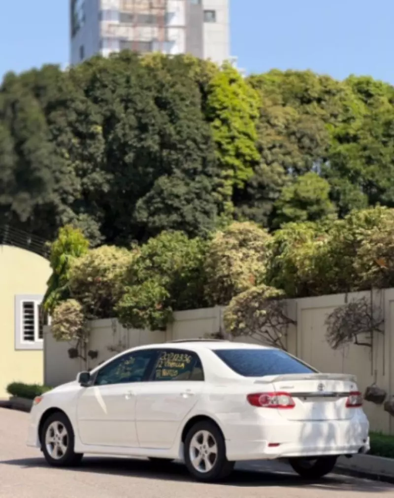 Toyota Corolla   - 2012