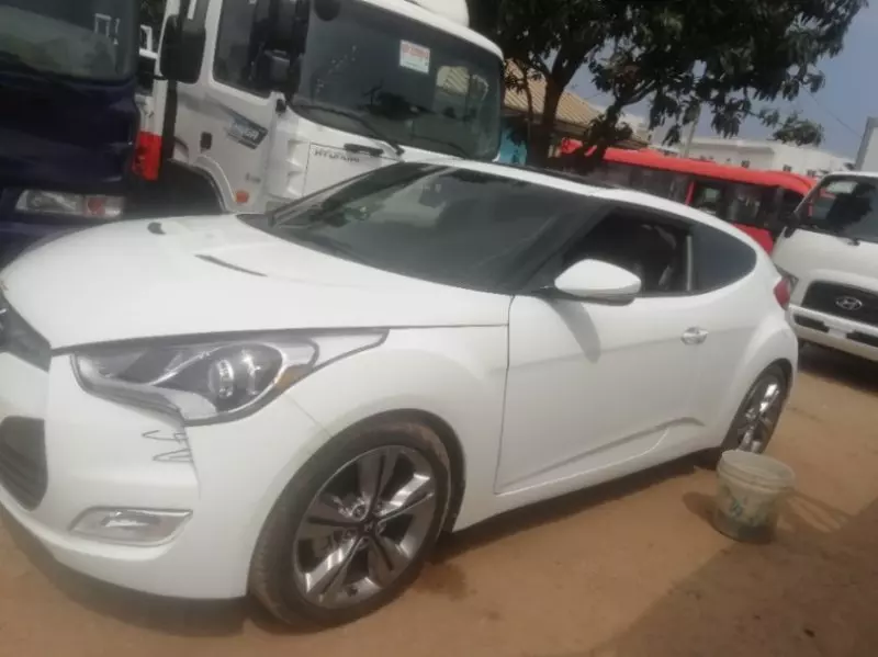 Hyundai Veloster   - 2015
