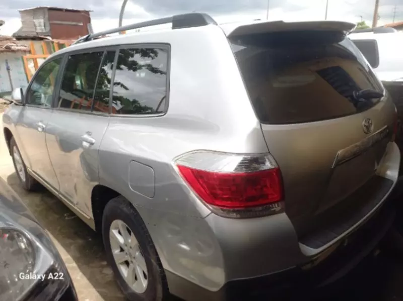 Toyota Highlander   - 2012