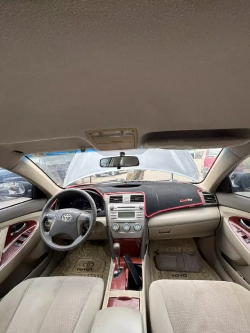Toyota Camry   - 2010