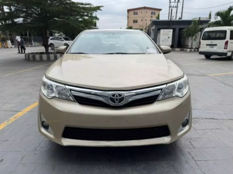 Toyota Camry   - 2012