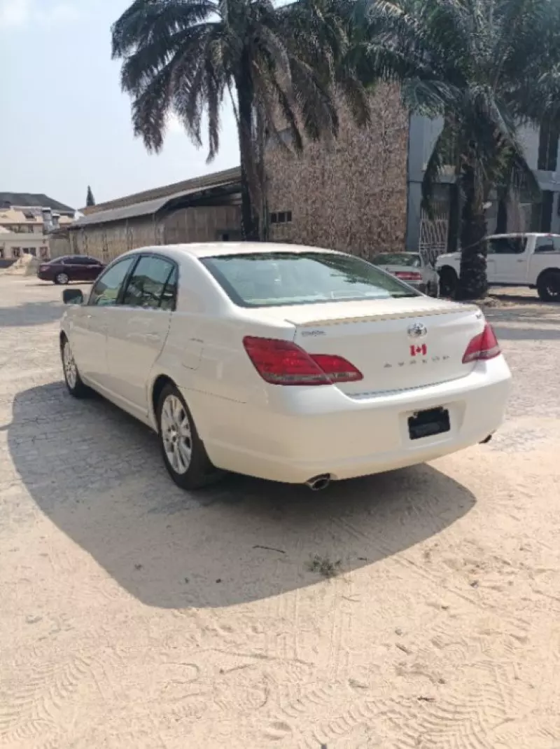 Toyota Avalon - 2008