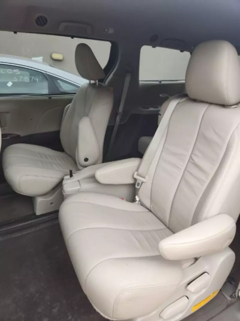 TOYOTA Sienna   - 2015