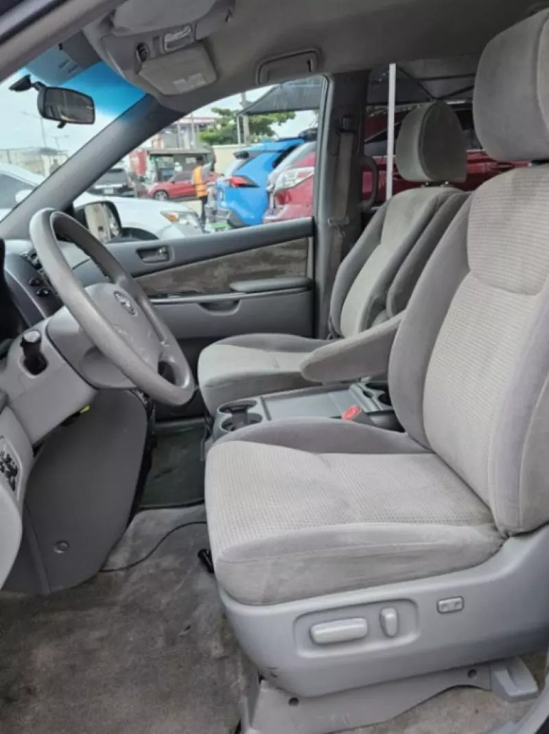 Toyota Sienna   - 2009
