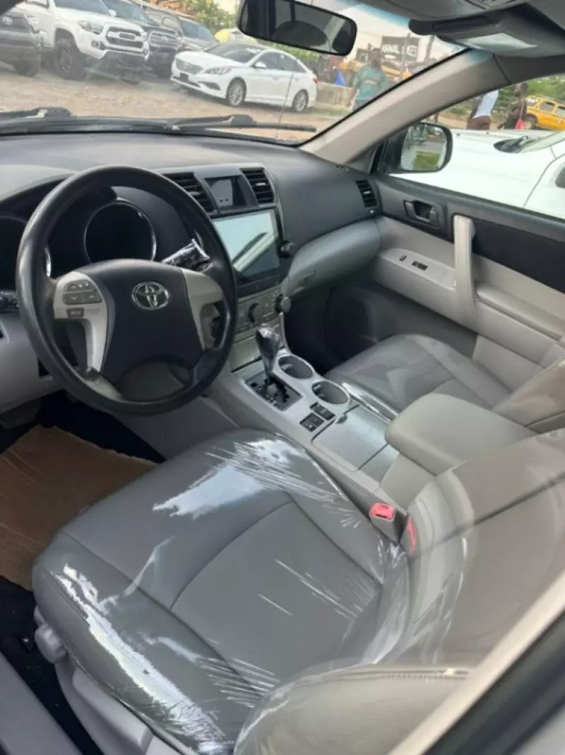 Toyota Highlander   - 2012