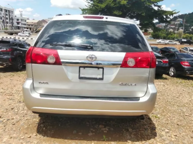 TOYOTA Sienna - 2008