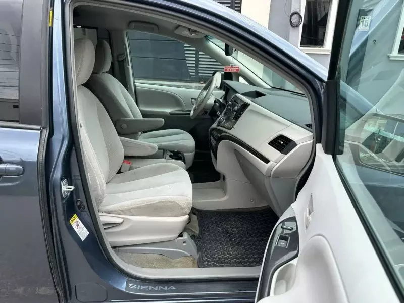 TOYOTA Sienna   - 2014