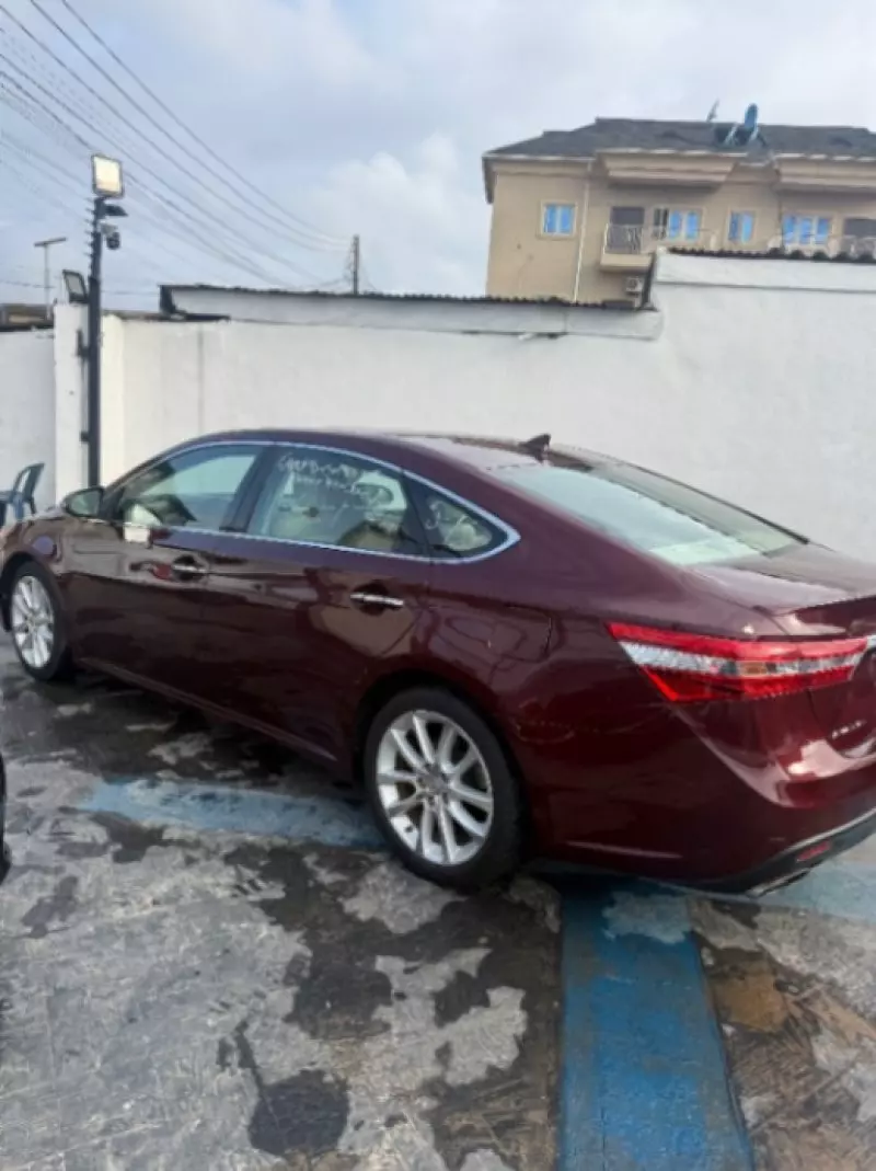 TOYOTA Avalon - 2015