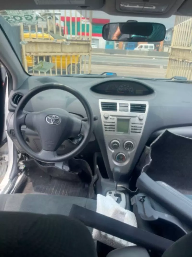 TOYOTA Yaris - 2010