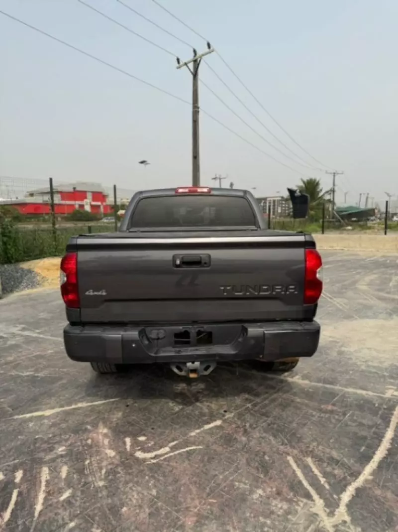 Toyota Tundra   - 2017
