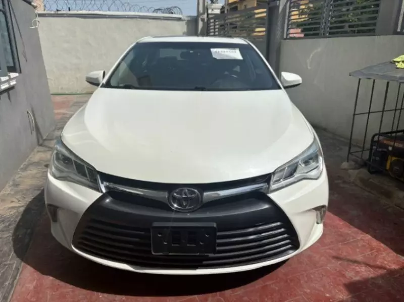 Toyota Camry   - 2016