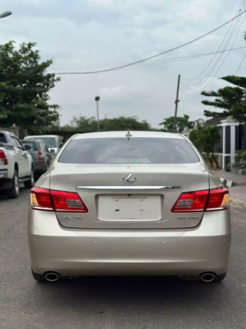 Lexus ES   - 2010