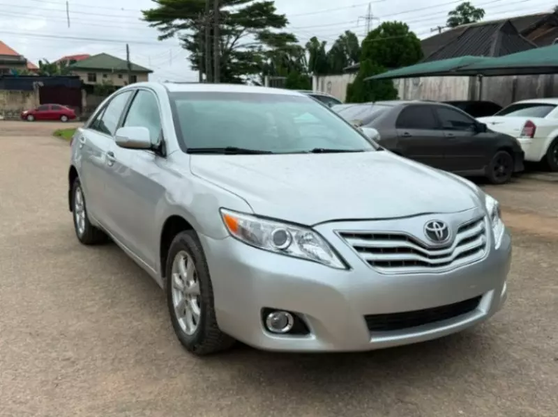 TOYOTA Camry   - 2010