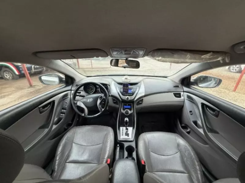 Hyundai Elantra - 2013