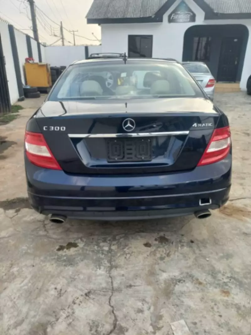 Mercedes-Benz C 300   - 2011