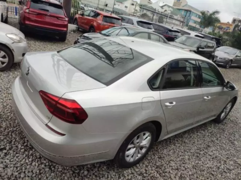 Volkswagen Passat   - 2018