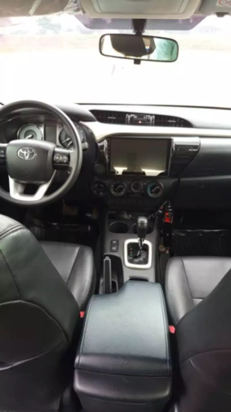 Toyota Hilux   - 2020