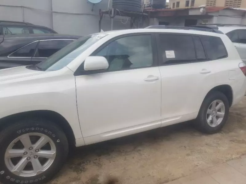 Toyota Highlander   - 2010