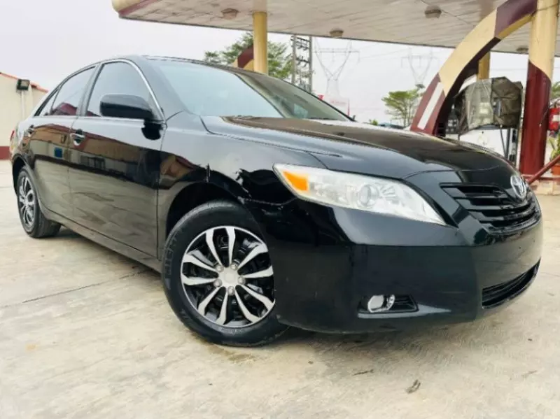 Toyota Camry   - 2010