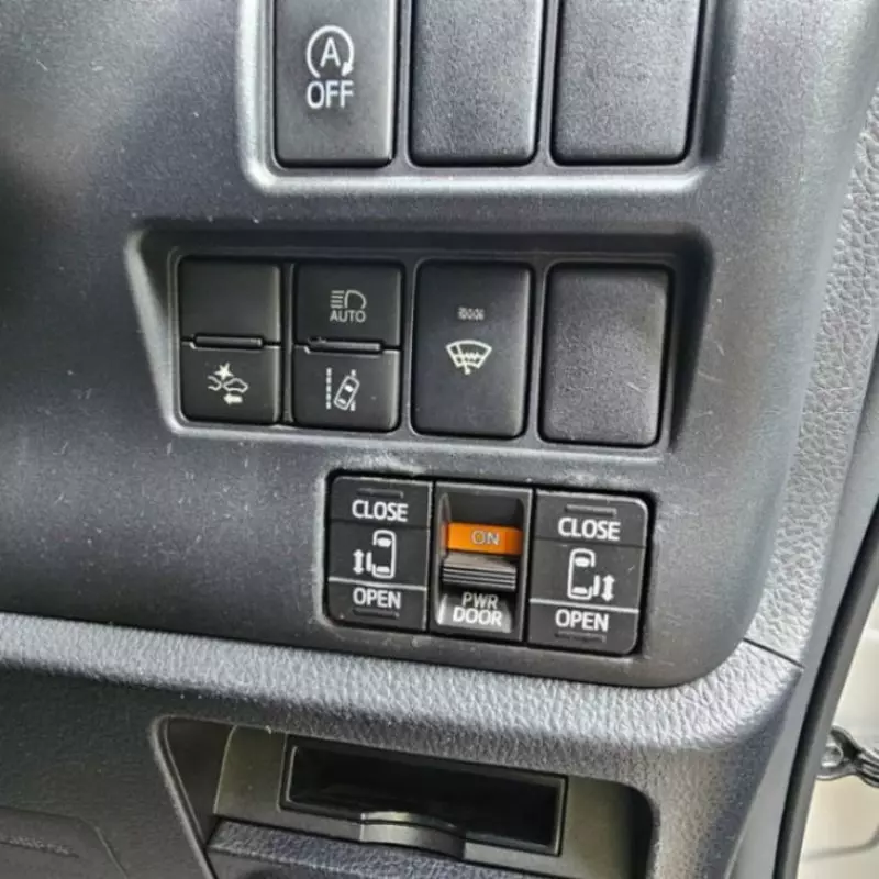 Toyota esquire   - 2016