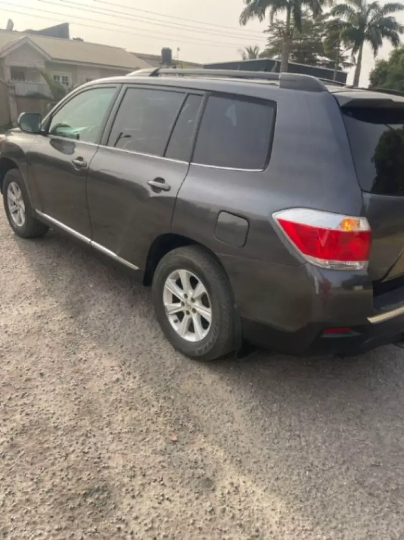 Toyota Highlander   - 2013