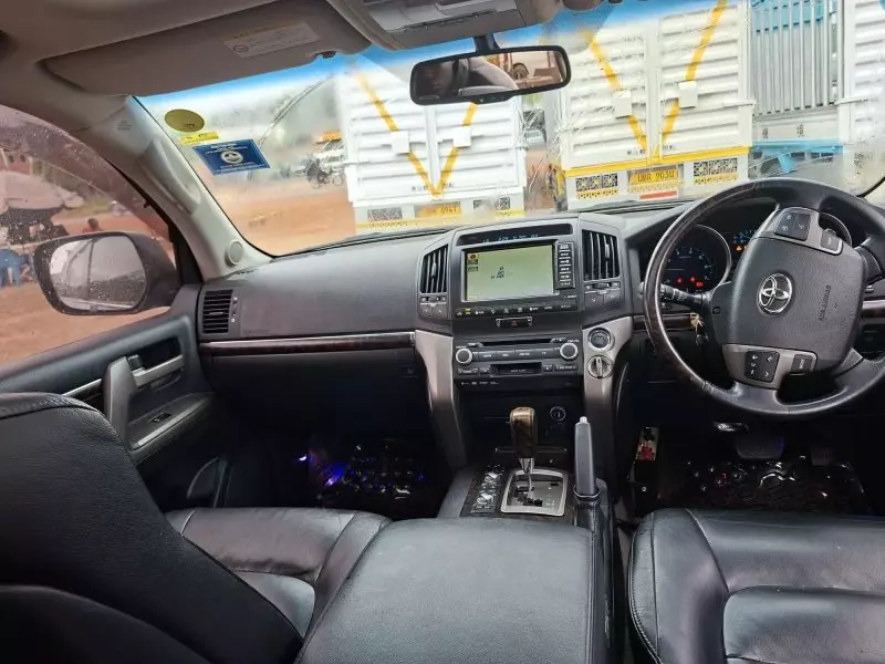 Toyota Land Cruiser V8   - 2011