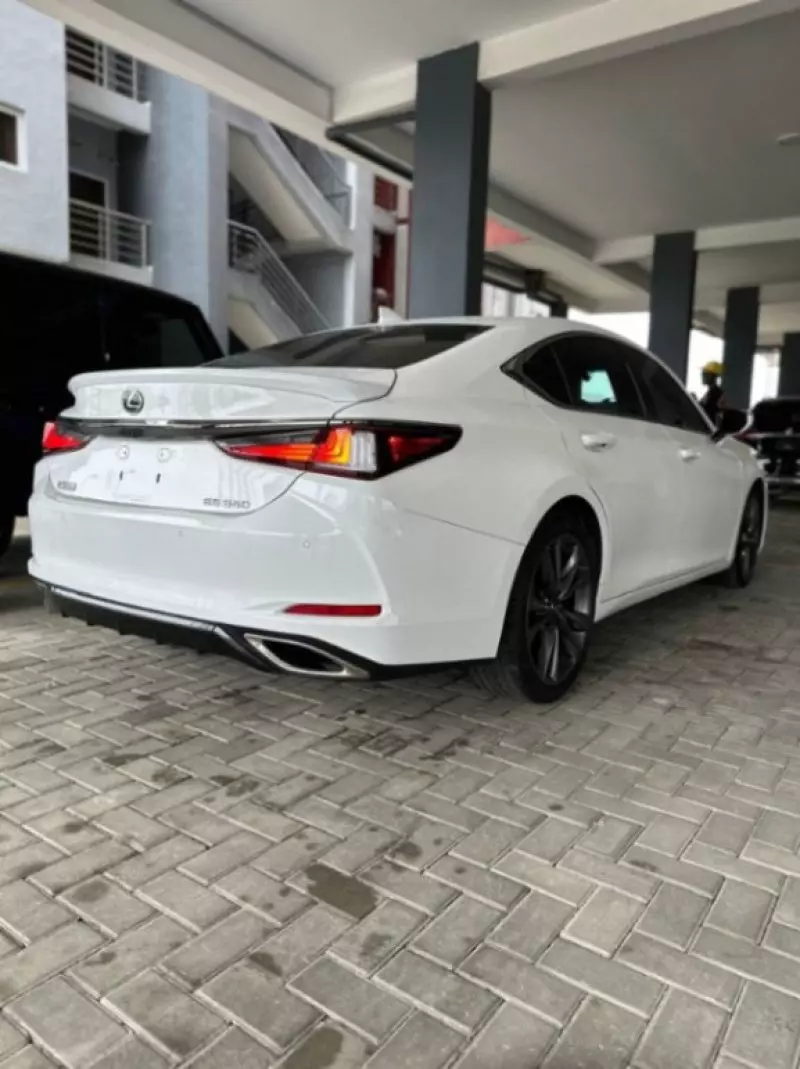 Lexus ES 350   - 2020