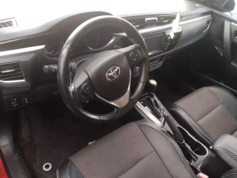 Toyota Hilux    - 2014