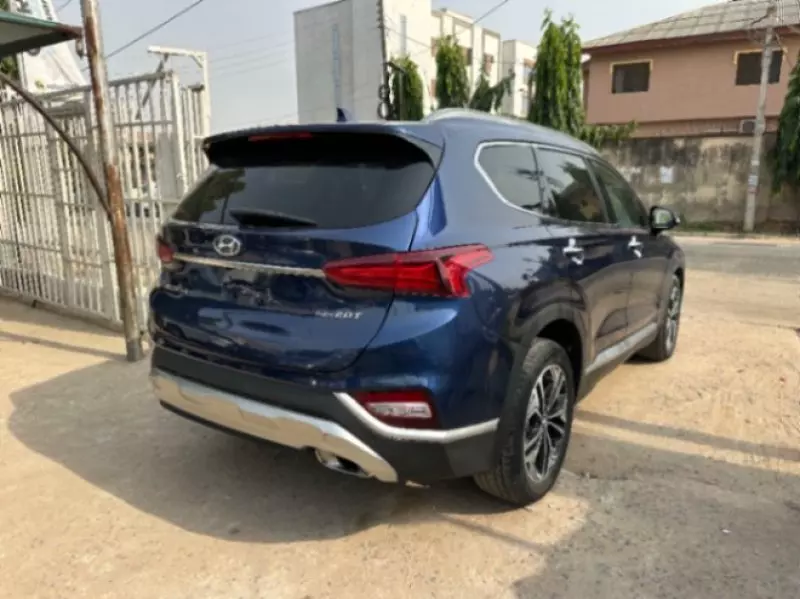 Hyundai Santa Fe   - 2019