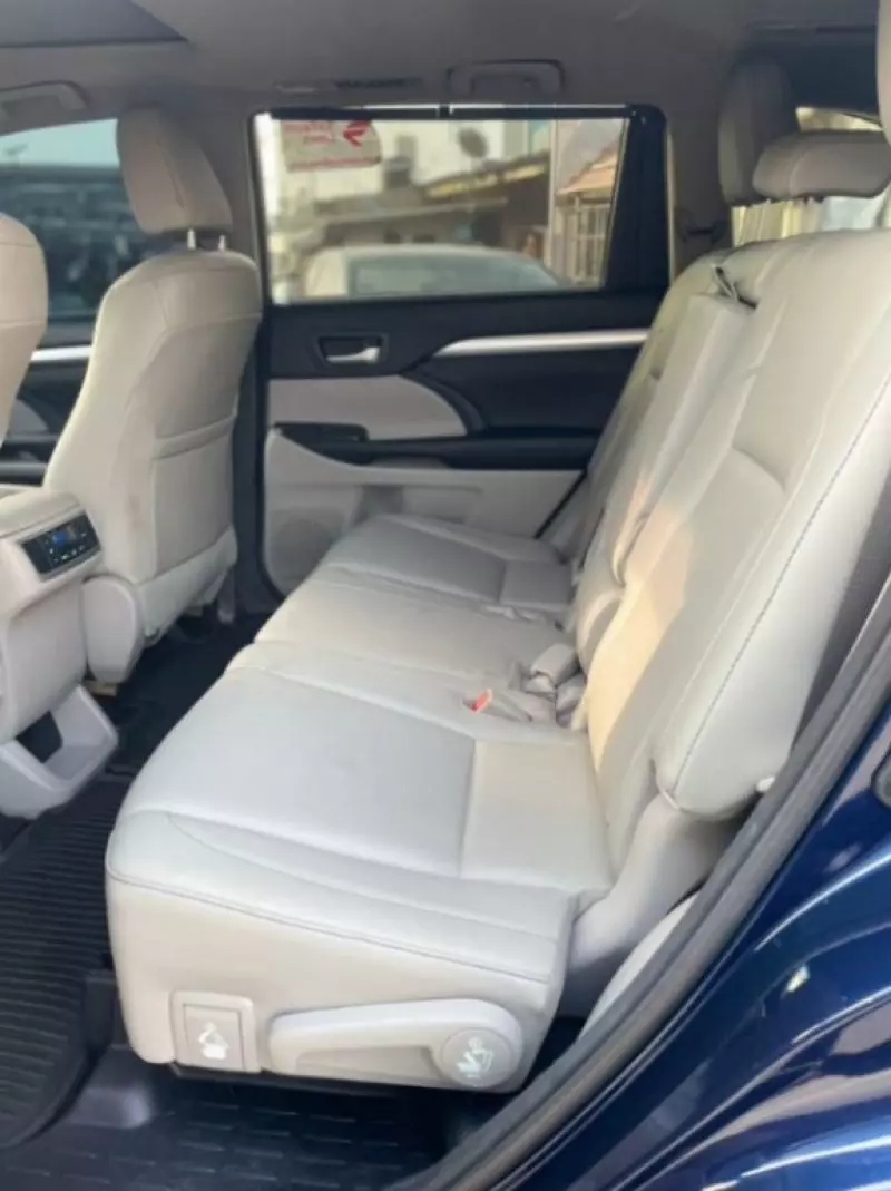 Toyota Highlander   - 2015